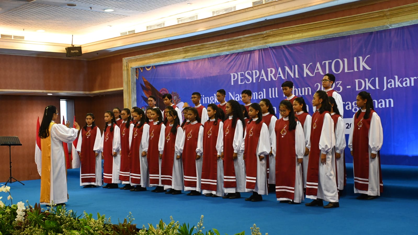 Pesparani III  Uskup Agung Medan Betah Saksikan Lomba Paduan Suara Dewasa Campuran